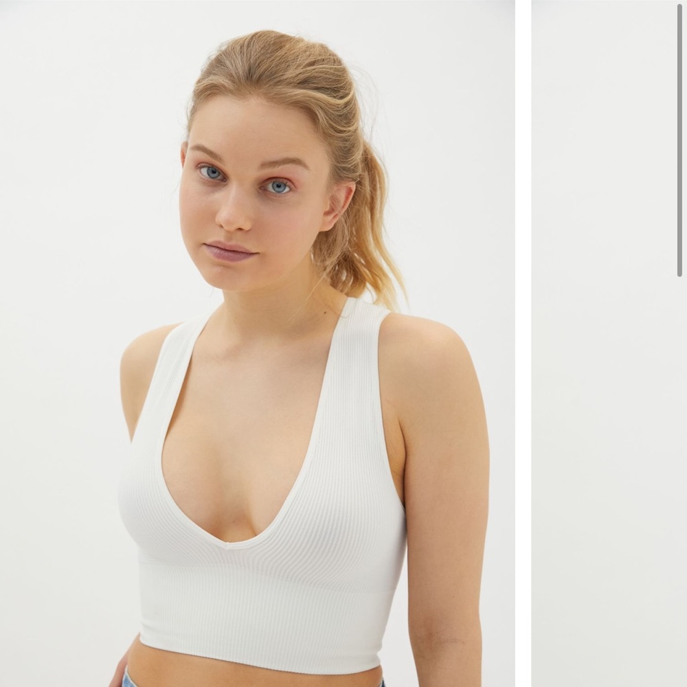 UO Hailey Seamless Plunging Bra Top
